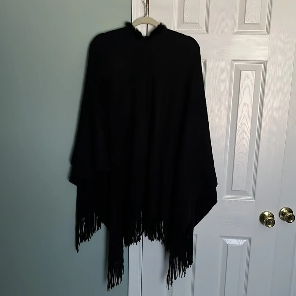 Poncho - Picture 4 of 4